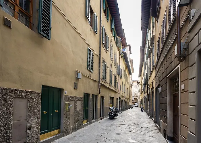 Novella Goldoni Suite-By Concierge